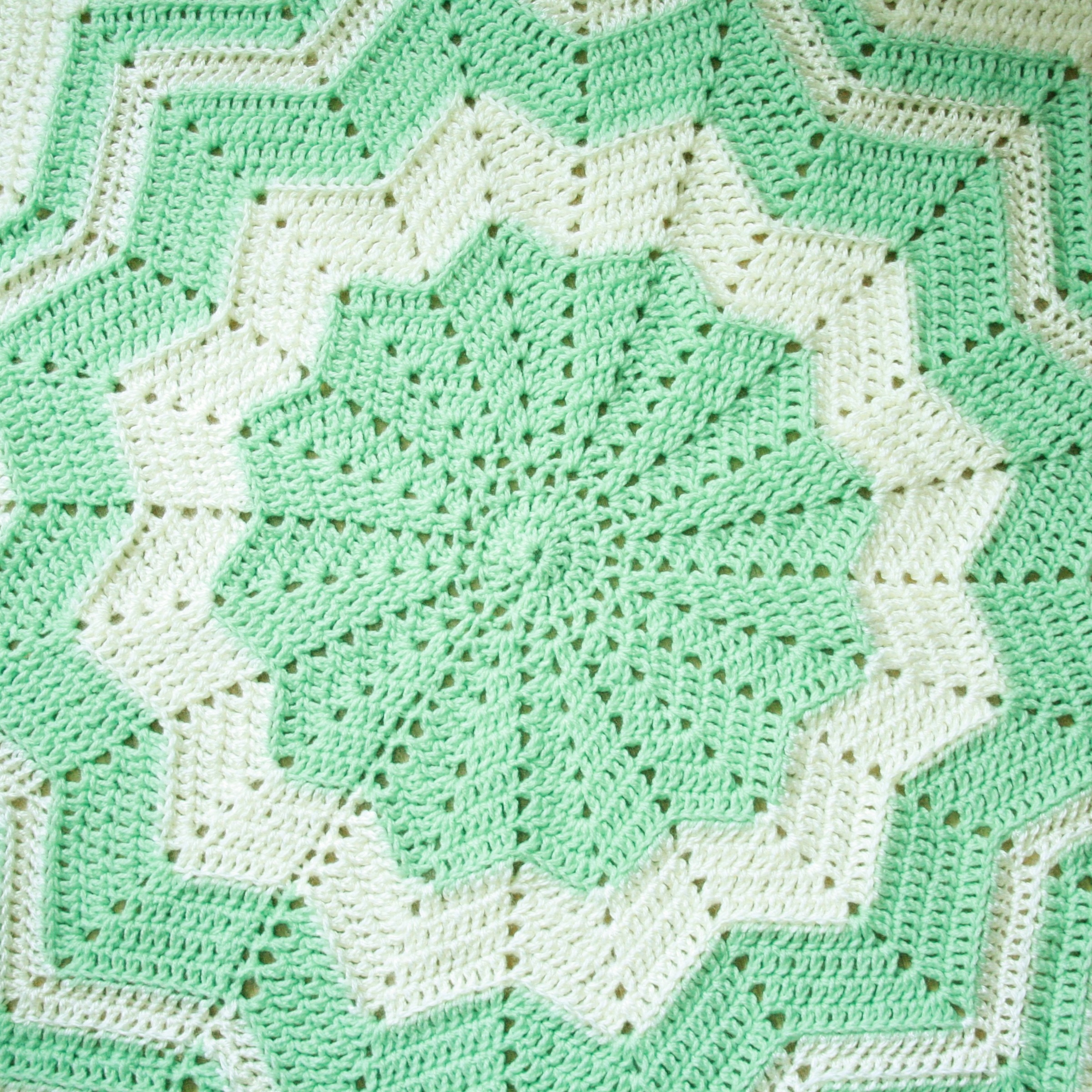 crochet sunburst blanket green